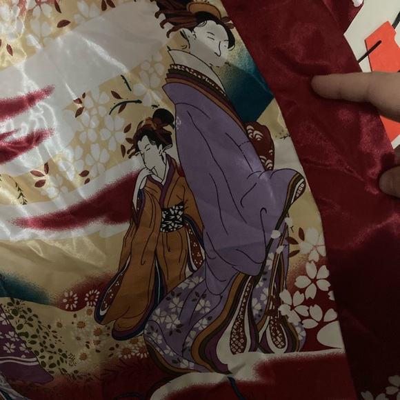 Red Satin Blend Shiny Short Kimono - Picture 4 of 10